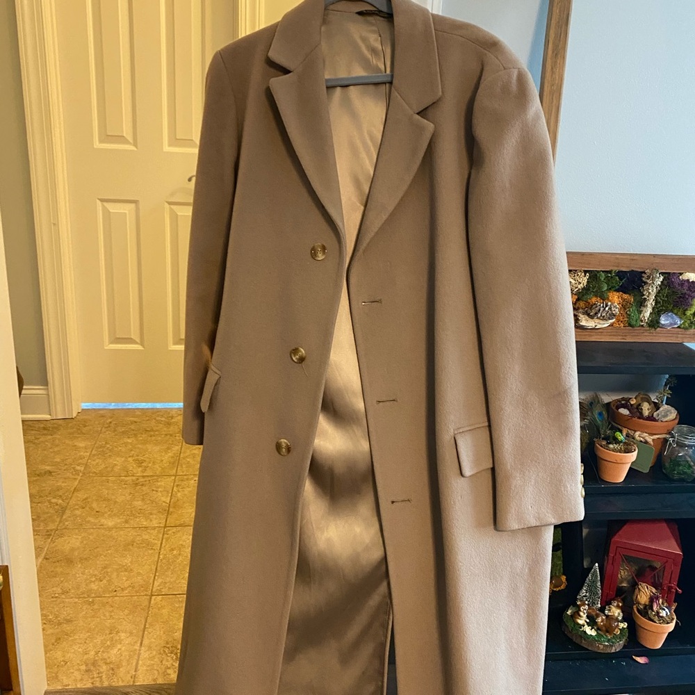 Classic Tan Trench Coat with Notched Lapels